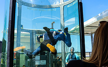 Ca va être à ton tour, seul !